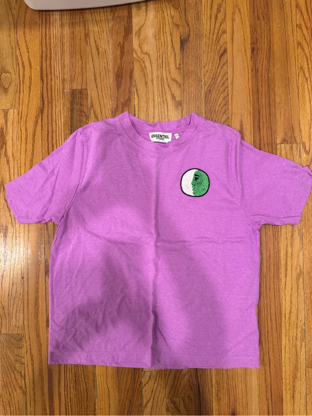 ESSENTIEL Purple Short-Sleeve Crewneck Tee with Sequin Moon Patch